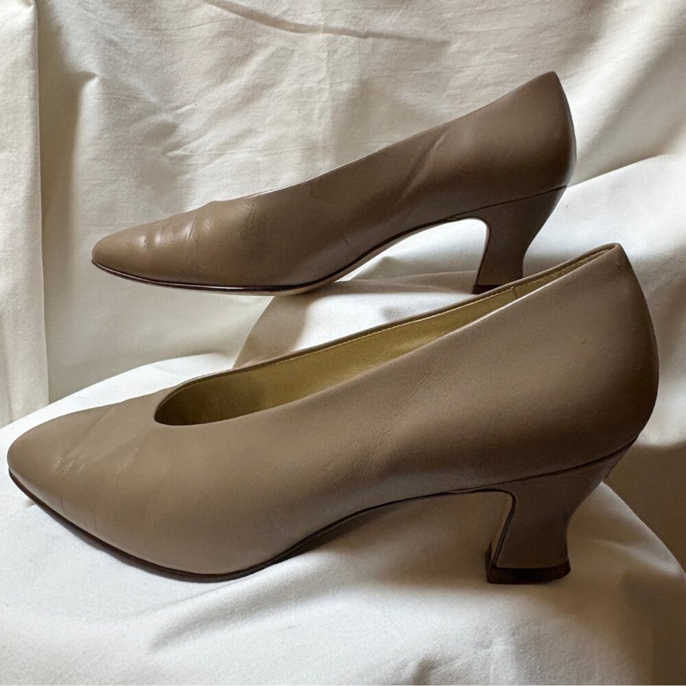 Nine West Taupe Leather Pumps – Size 6 - Picture 2 of 9